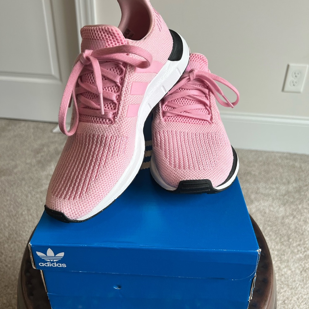 Women Adidas Shoes size 7.5 pink excellent condition